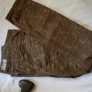 FREE PEOPLE tan cropped skinny textured pants Size 28